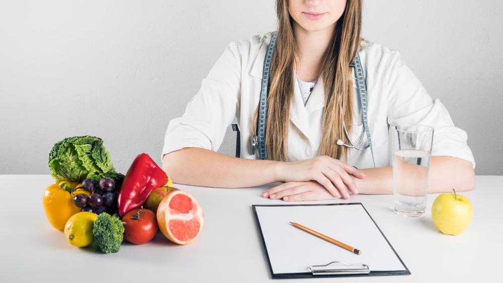 You are currently viewing What Are the Benefits of Consulting an On-site Dietician Regularly?
